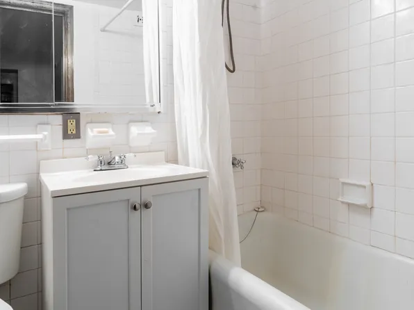 25 Tudor City Place image 5 of 10