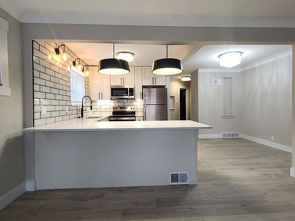 3rd image of 6216-18 Nottingham Ave #1B-1Ba-1000Sqft