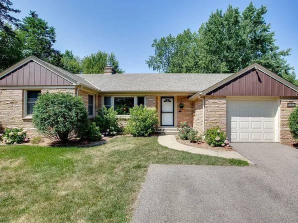 2100 Vernon Dr S, Minnetonka, MN 55305