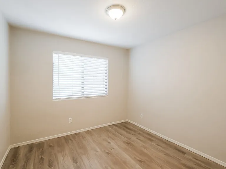 4855 S 4th Ave — Photo 14