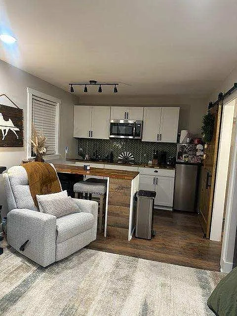 Studio, 625 sqft, $1,100 — Photo 2