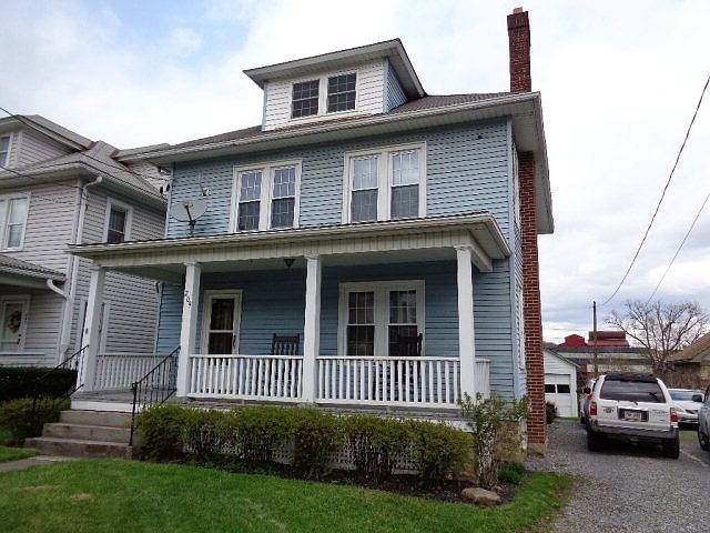 1st image of 209 S Main St