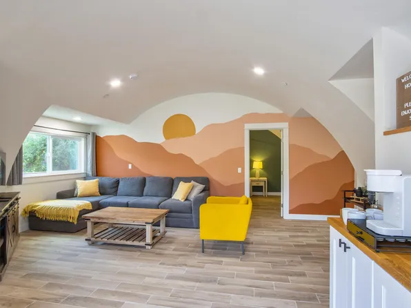 (undisclosed Address), Fallbrook, CA 92028