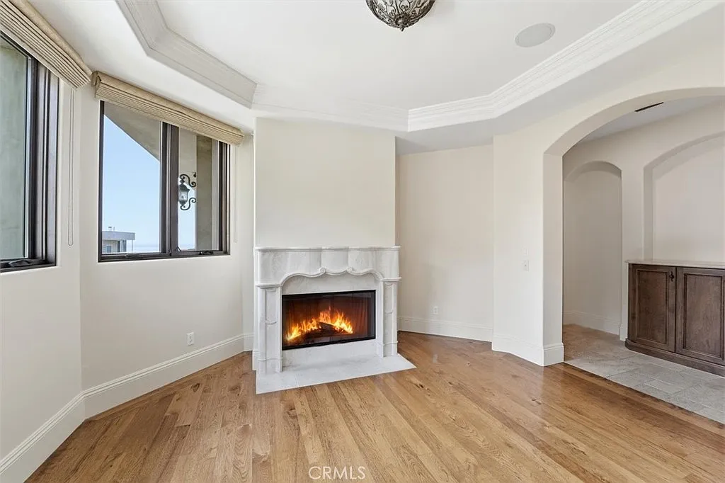 4 bed, 4500 sqft, $22,500 — Photo 4