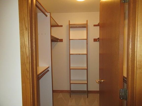 2nd image of 3098 Creekwood Cir