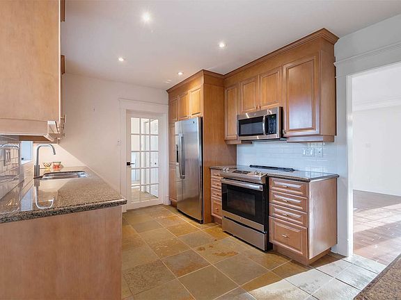 5th image of 31 Rivercove Dr