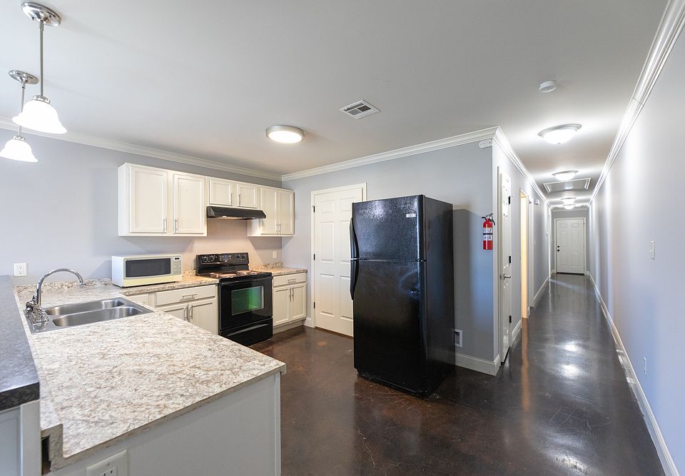 1320A-OAK-PARK-BLVD-kitchen_11172025