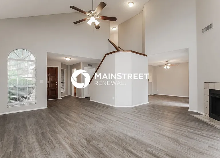 526 E Utopia Rd — Photo 5