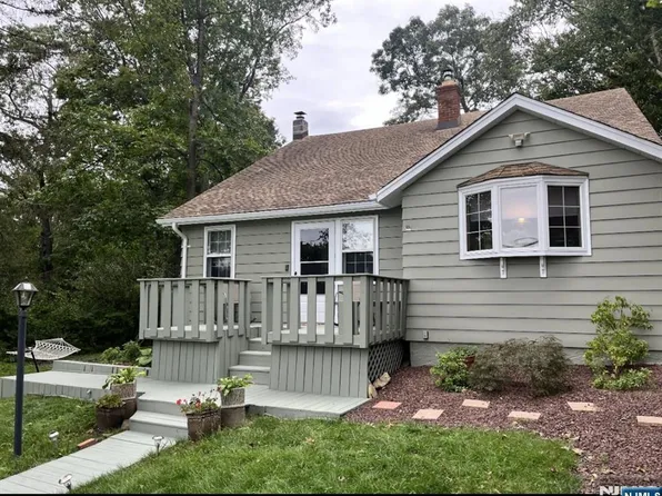 43 Bellot Rd, Ringwood, NJ 07456