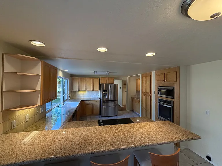 2735 Almaden St — Photo 7