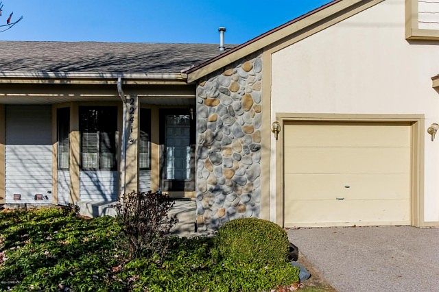 1st image of 2241 Southgate Dr SE