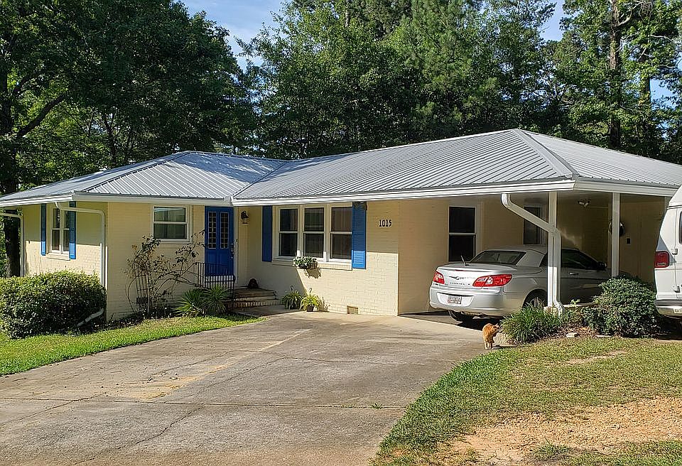 2nd image of 1015 N Pine Knoll Dr