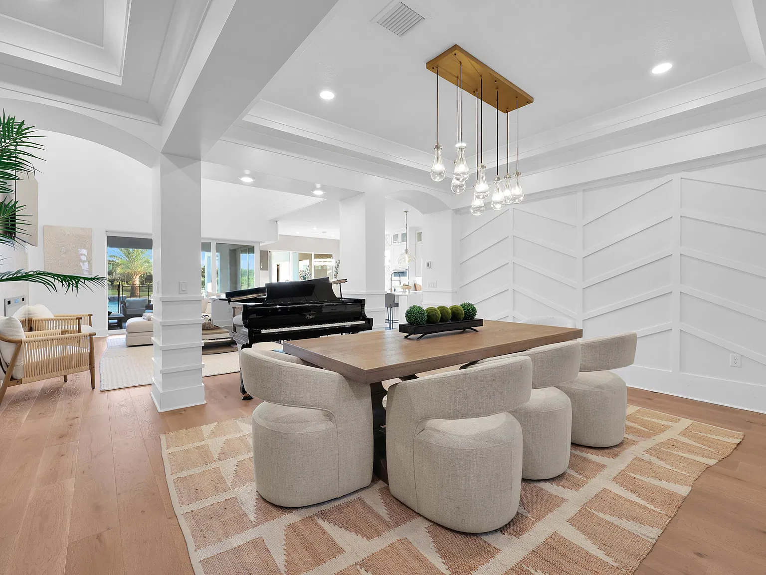 7 bed, 7.5 bath, 5312 sqft, $25,000 — Photo 3
