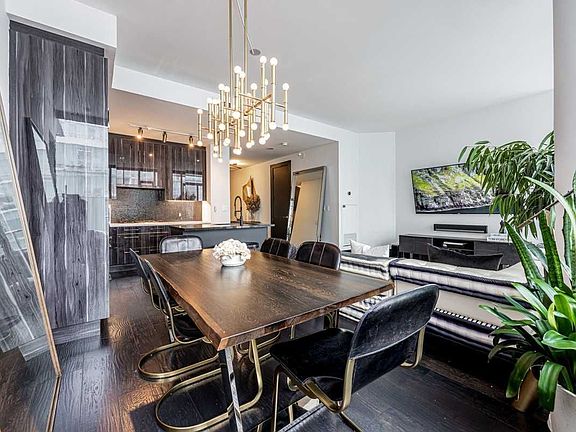 2nd image of 29 Queens Quay E #813