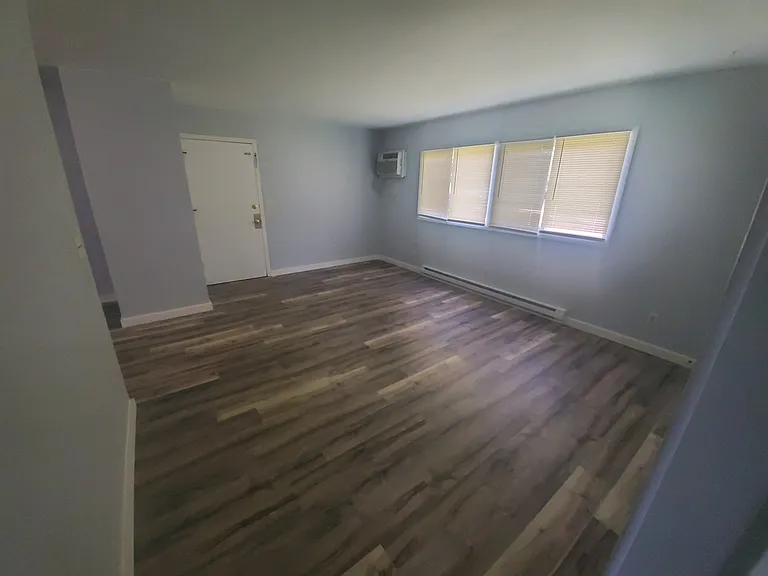 1734 La Crescent St #37 — Photo 13