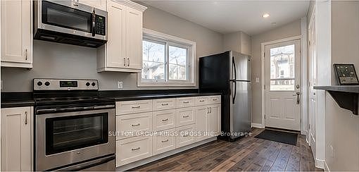 3rd image of 93 Limeridge Rd E #B