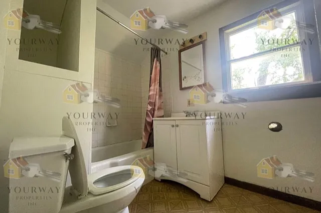 275-277 Glenwood Ave #2 — Photo 7