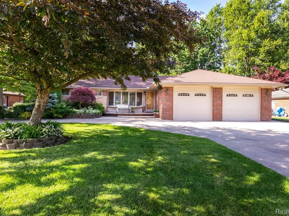 37239 Ingleside St, Clinton Township, MI 48036