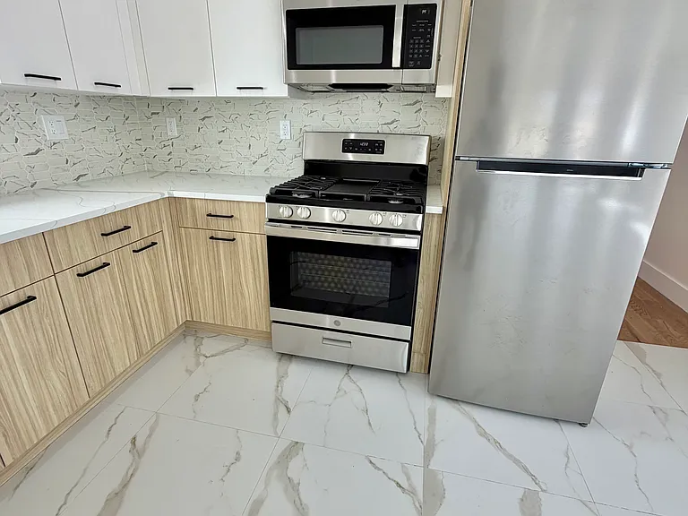 418 Avon Ave #3 — Photo 9