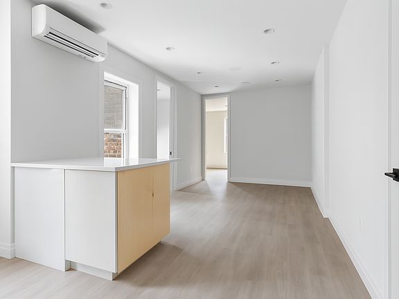 5th image of 241 W 13th St #28