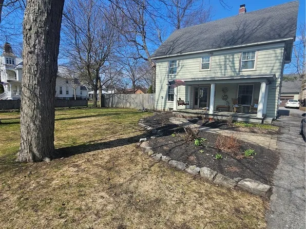 204 S Broad St, Sackets Harbor, NY 13685