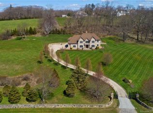 22 Carriage Ln, Litchfield, CT 06759