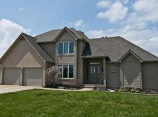 18065 238th St, Tonganoxie, KS 66086