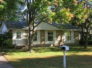 1329 Terrace Ct, Waupaca, WI 54981