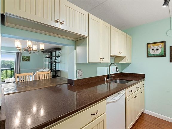 5th image of 100 High St APT 702