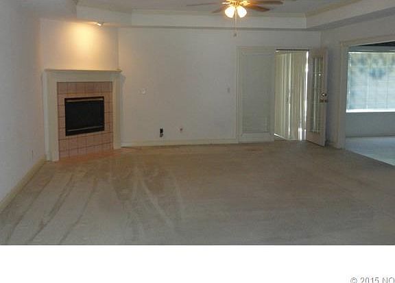 3rd image of 2613 Parkwood Dr