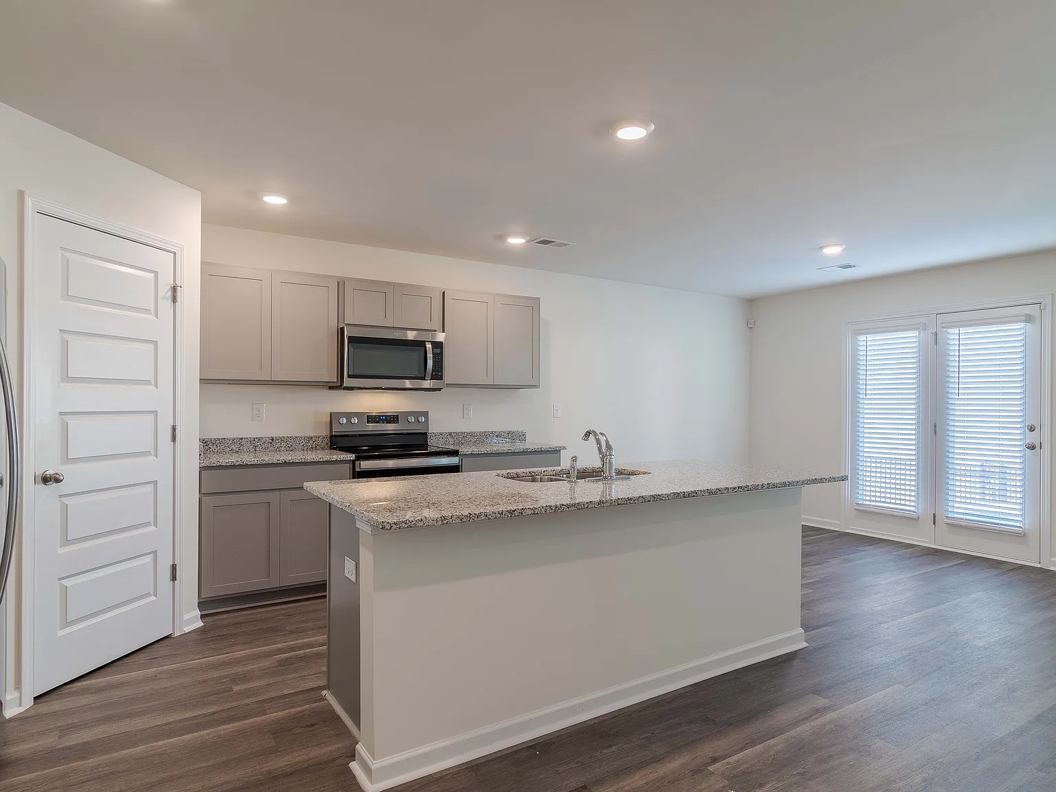 5 bed, 2511 sqft, $2,500 — Photo 3