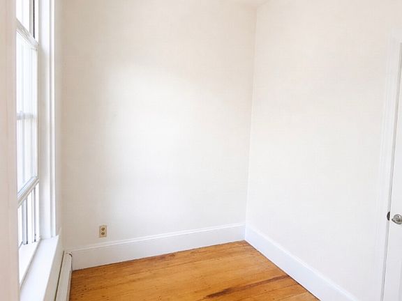 5th image of 22 Armstrong St APT 2