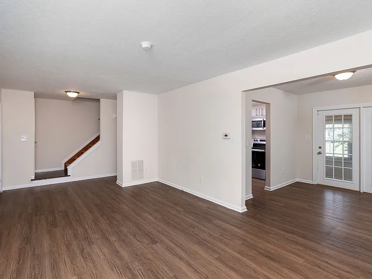 921 Dogwood Cir — Photo 4