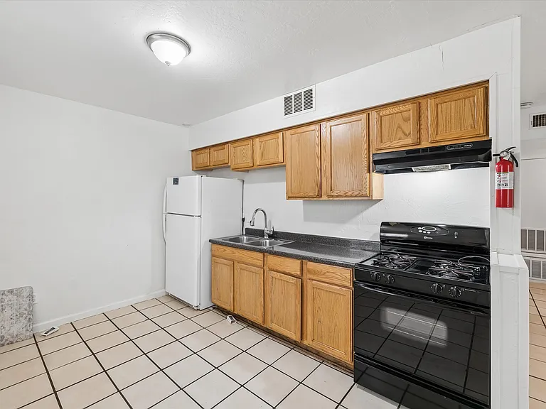 2133 W Adams St #3 — Photo 37