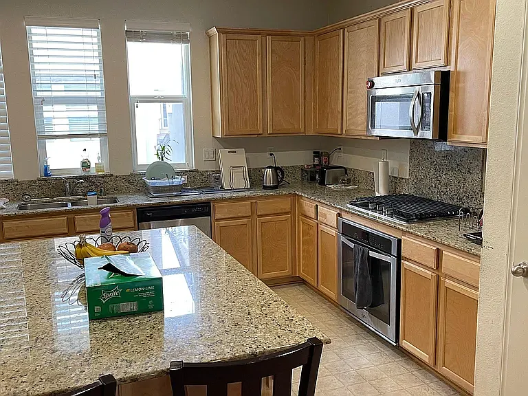 4 bed, 3.5 bath, 1980 sqft, $1,620 — Photo 2