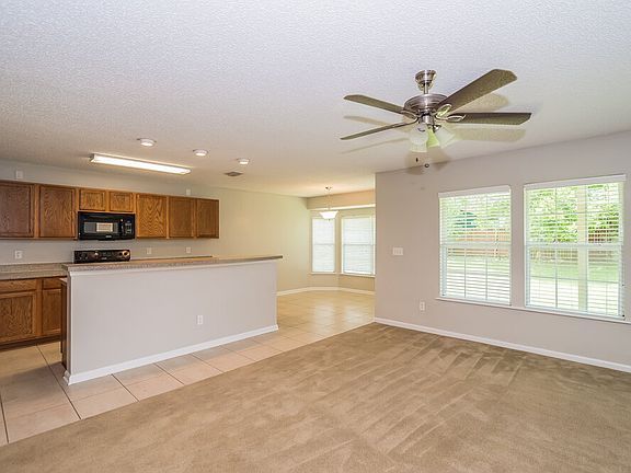3rd image of 1228 Summit Oaks Dr W