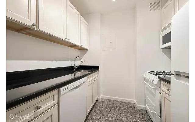 Rented by Douglas Elliman | media 19