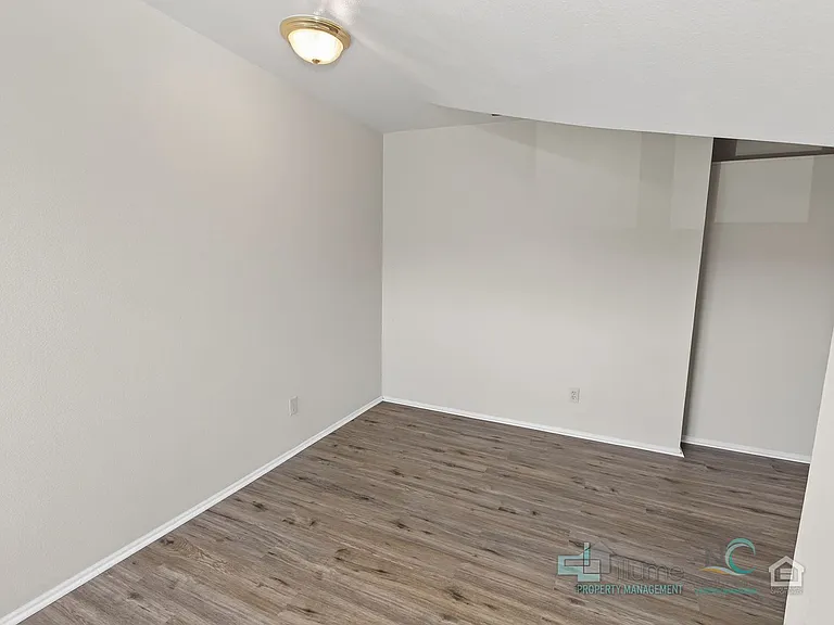 400 N Holladay Dr — Photo 4