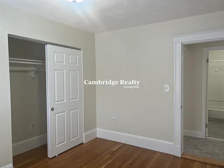 20 Henley St — Photo 18