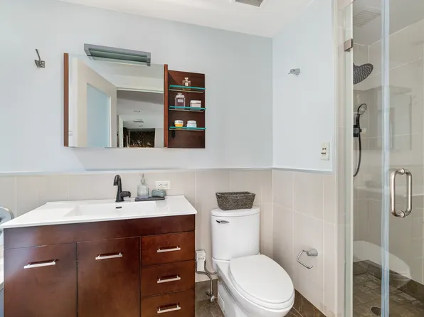 225 East 34th Street image 7 of 18