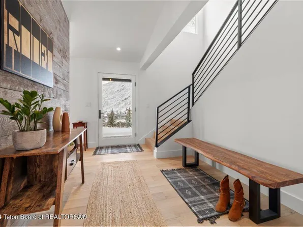 670 Rodeo Dr, Jackson, WY 83001