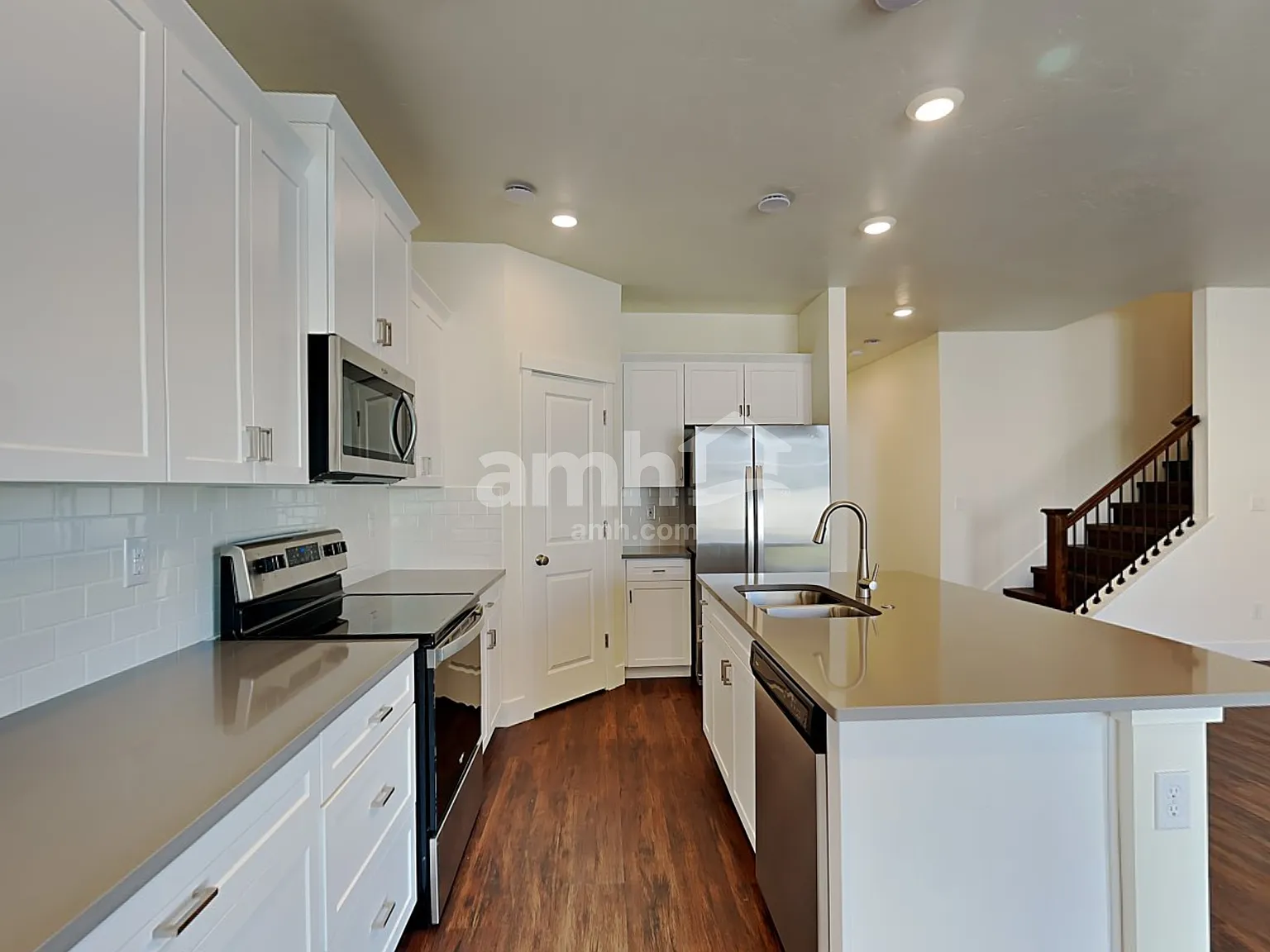 4 bed, 2.5 bath, 2266 sqft, $2,605 — Photo 3
