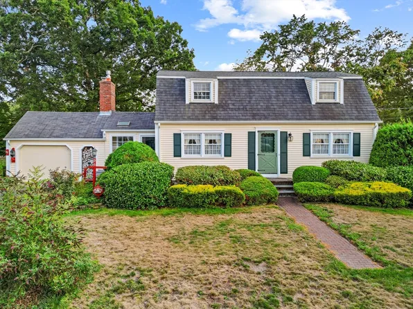 95 Brookside Rd, Somerset, MA 02726
