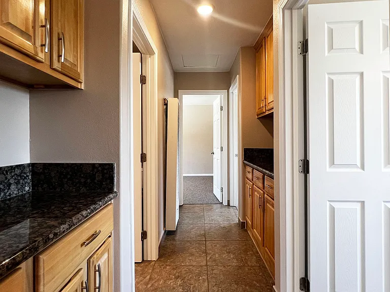 131 S Hamlin St #D — Photo 17