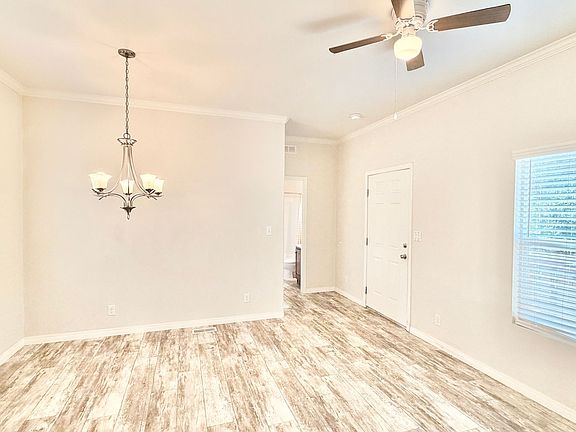 5th image of 1727 S Hill Ave