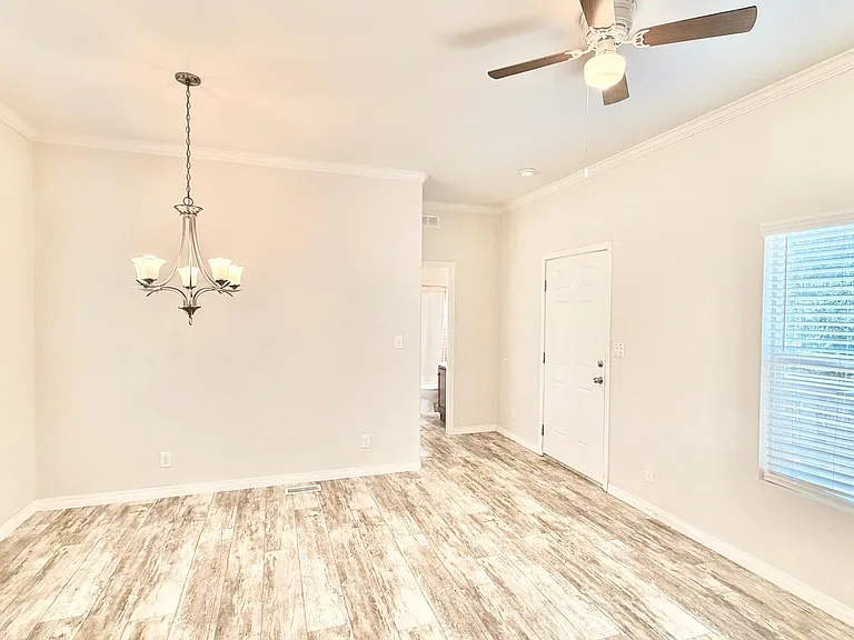 1727 S Hill Ave — Photo 5