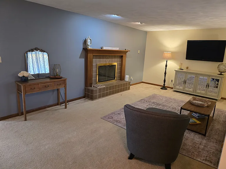 1438 Woodscliff Dr — Photo 2