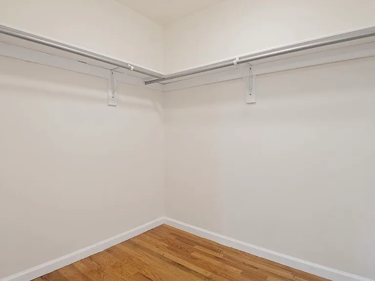 31-33 Chester Ave #2 — Photo 12