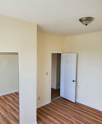 3rd image of 1539 Hoe Ave