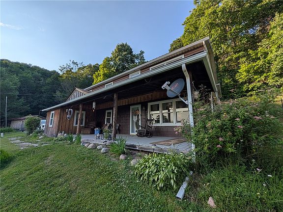 3rd image of 621 Looker Mountain Foster Town